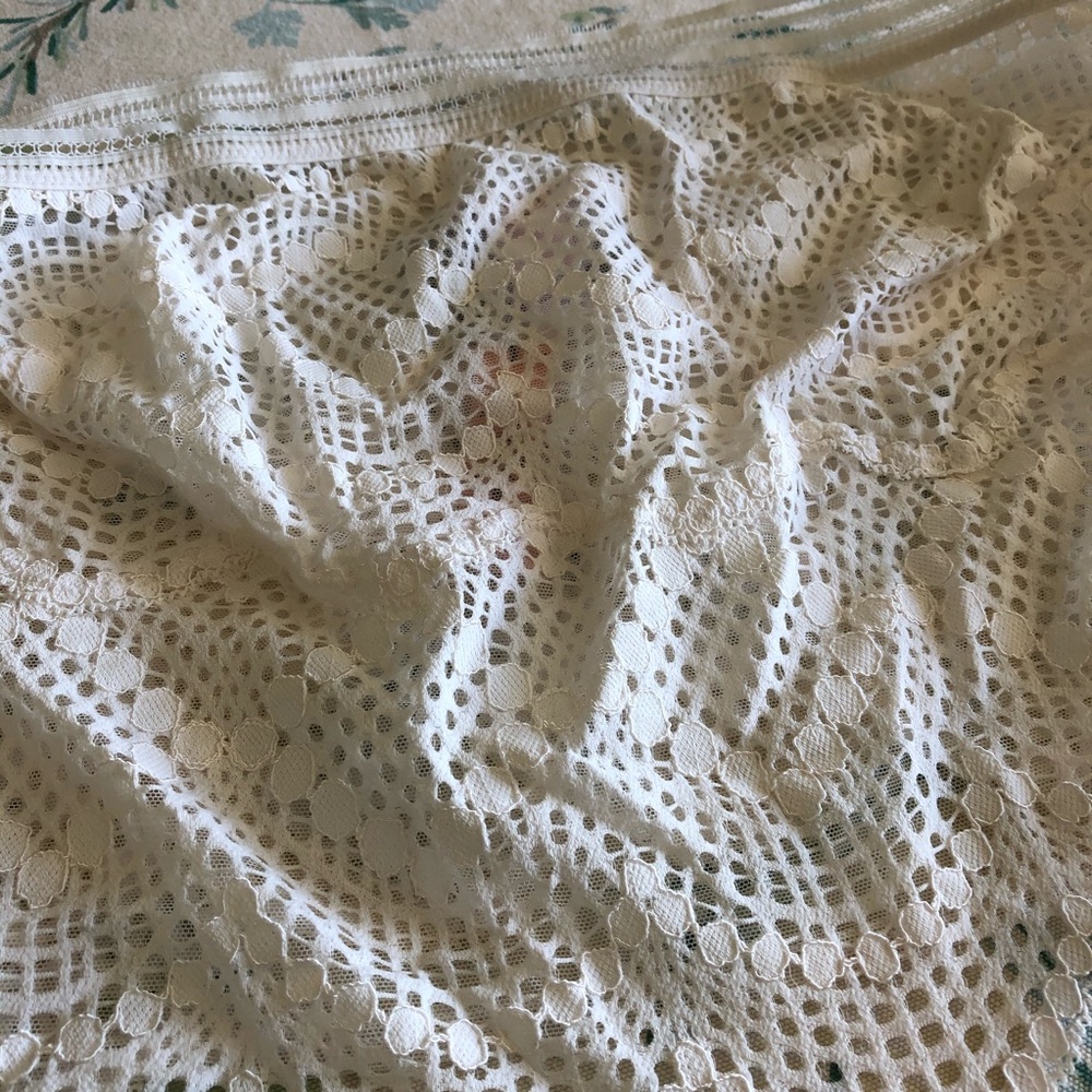 NWT Victoria’s Secret Lace Crop Top - Picture 4 of 6